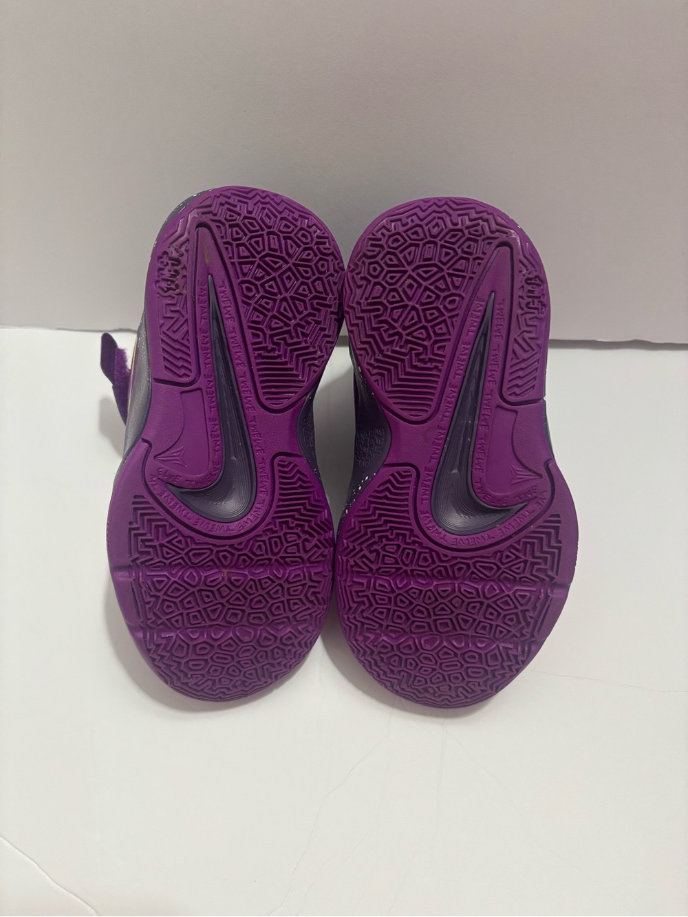 Nike Preschool JA 2 Basketball Size
9C Bold Berry FV5634-500 - Picture 6 of 11